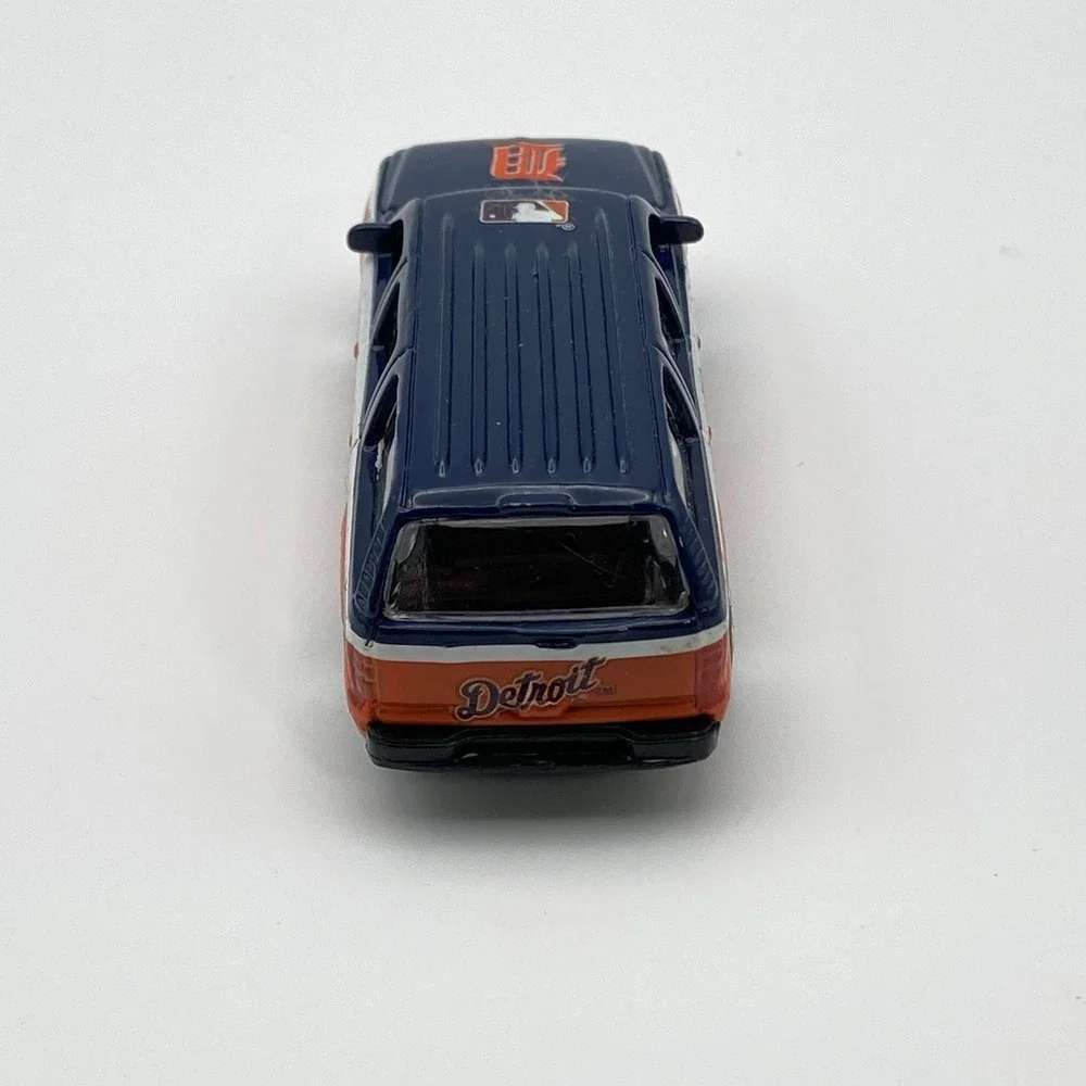 Motormax 2000 Chevy Suburban Detroit Tigers MLB Diecast Car 1:64 Scale 6030